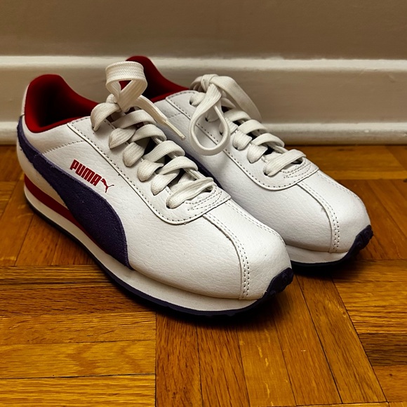 Puma shoes for girls - Picture 2 of 3